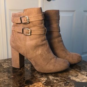 Christian Siriano Size 7 Gray Suede Booties